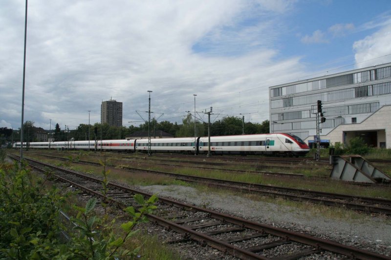 Eine ICN bei der Einfahrt im Bhf Konstanz am 17.August 2007