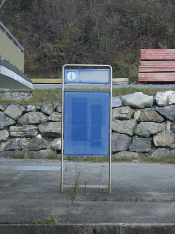 Eine Infotafel ohne Info! Gesehen am 03.11.2007 in Heustrich-Emdthal.