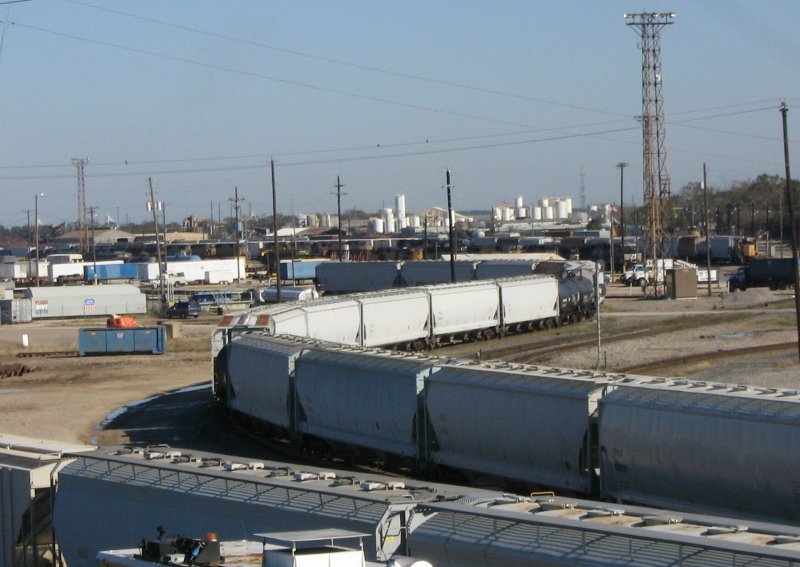 Eine interessante S-Kurve. Aufgenommen auf einem Rangierbahnhof in Houston (Texas). (26.11.2007)