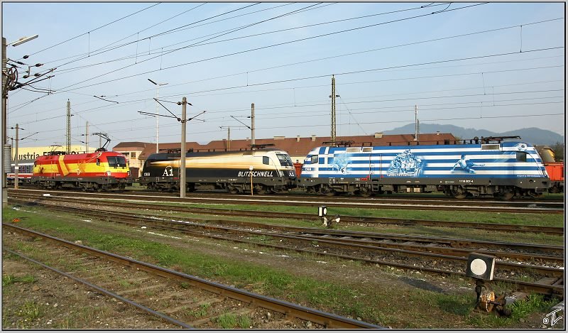 Eine kleine Werbeochsen-Parade gab es gestern in Knittelfeld.
1116 232 Spanien ,1116 280 A1 und 1116 007 Griechenland standen in der Traktion.
16.04.2009