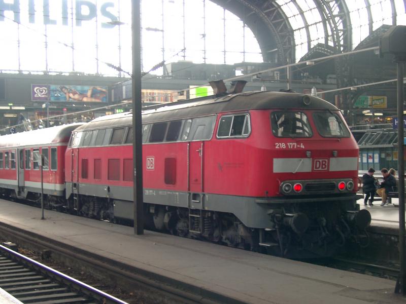 Eine Lok Baureihe 218 am 2.11.04 im Hbf Hamburg