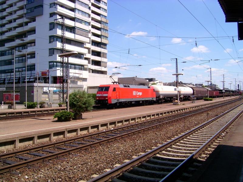 Eine Lok der BR 152 bei ihrer durchfahrt am 13.07.2003 in Frth/Bay.