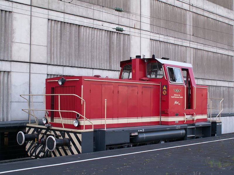 Eine Lok Max 80 der  Bahnen der Stadt Monheim am Rhein  im D�sseldorfer Hauptbahnhof. Das Foto stammt vom 27.04.2007