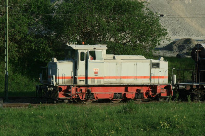 Eine MaK 700C der Fels-Werke rangiert am Kalkwerk Hornberg; 25.05.2009