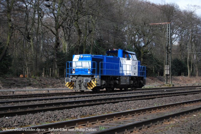 Eine MaK G 1206 von DuisPort Rail (275 631-0) fhrt am 27. Mrz 2009 durch Duisburg Neudorf