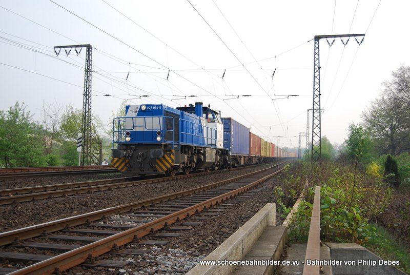 Eine MaK G 1206 von DuisPort Rail (275 631-0) fhrt am 14. April 2009 mit GZ durch Duisburg Neudorf