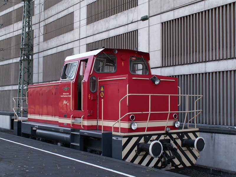 Eine Max 80 der  Bahnen der Stadt Monheim am Rhein  im D�sseldorfer Hauptbahnhof. Das Foto stammt vom 27.04.2007
