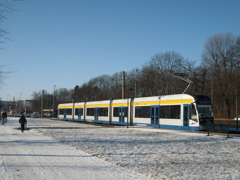 Eine NGT12LE  Classix XXL  an der Hst. Parkallee im winterlichen  Leipzsch 
