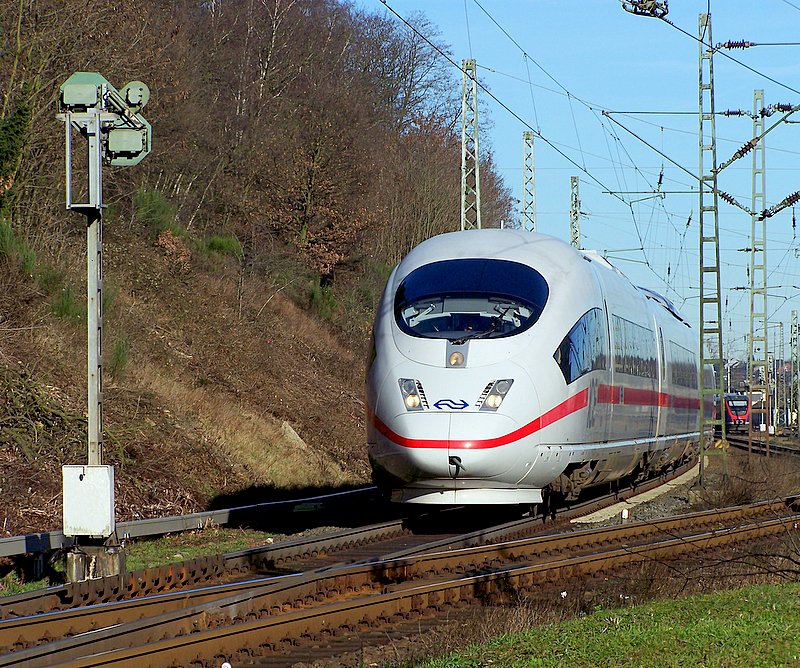 Eine NL 406 auf der ICE-linie 79 von Frankfurt(Main) Hbf nach Brssel. Hier der ICE14 bei der Durchfahrt von Stolberg Hbf. Februar 2008