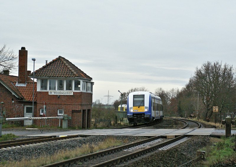 Eine NOB nach St. Michaelisdonn passiert am 07.12.2008 die Blockstelle Weddingstedt.