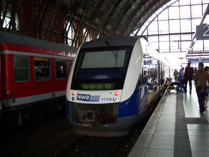 Eine Nordwestbahn nach Osnabrck im Bremer Hbf (25.7.2007)