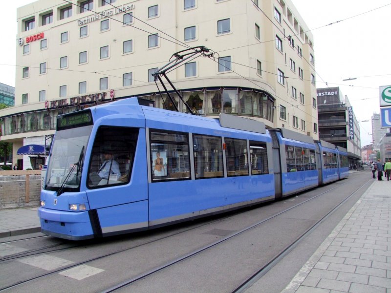 Eine  Nummernlose  Straenbahn verkehrt als L20 Karlsplatz (Stachus);090515