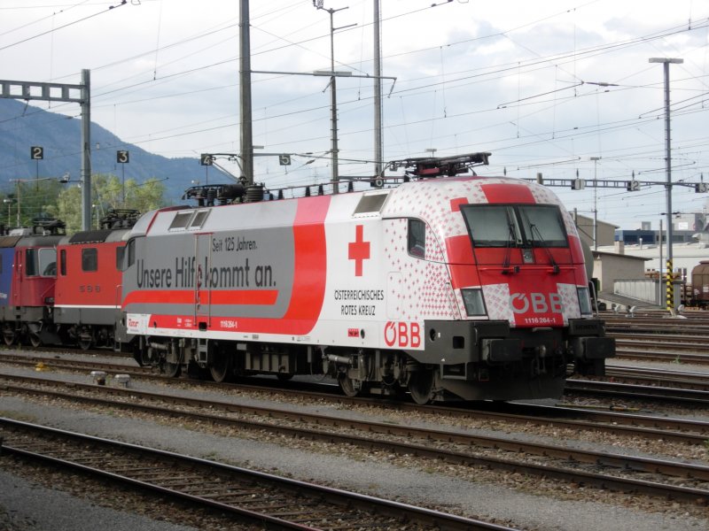 Eine BB Taurus Br 1116 mit Werbung fr das STERREICHISCHE ROTE KREUZ stand am 14.05.07 alleine abgestellt im Bahnhof Buchs/SG