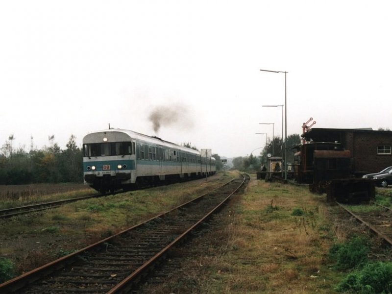 Eine qualmende 634 664-7/934 450-8/924 407-0/634 659-7 mit RB 12438 Gronau-Dortmund (Westmnsterlandbahn) auf Bahnhof Lette am 15-10-2000. Bild und scan: Date Jan de Vries.