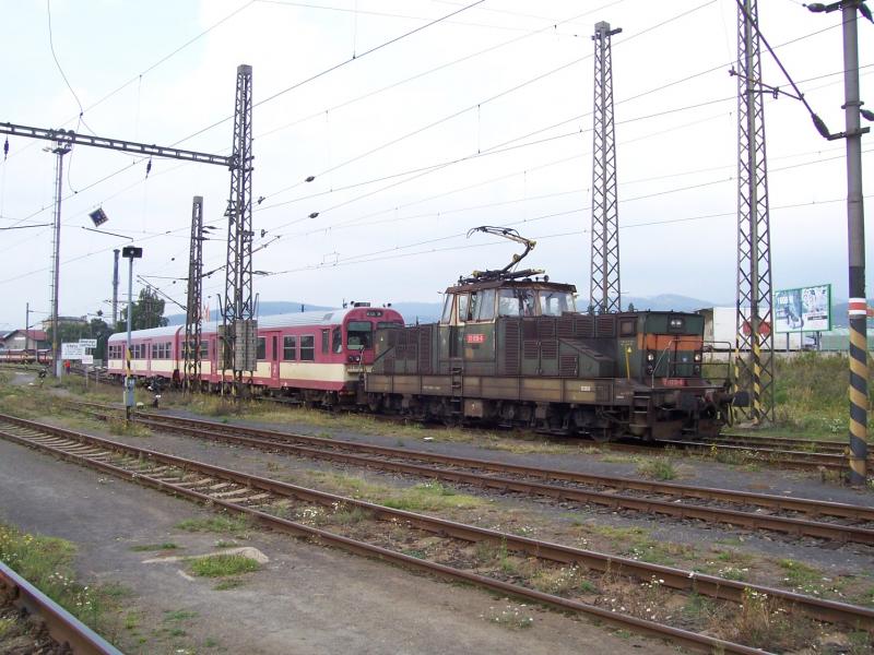 Eine Rangierfahrt im tschechischen Bahnhof Chomutov