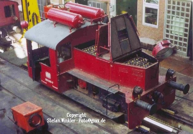 Eine Raritt war die 381020 schon zum Zeitpunkt der Aufnahme am 23.09.1981 im Bw Frankfurt/M 2. Eine Akkubetriebene Kleinlok...!
Ein weiteres Beispiel aus meiner Sammlung (Nr. 3L19). Abdruckerlaubnis ggf. bei mir!