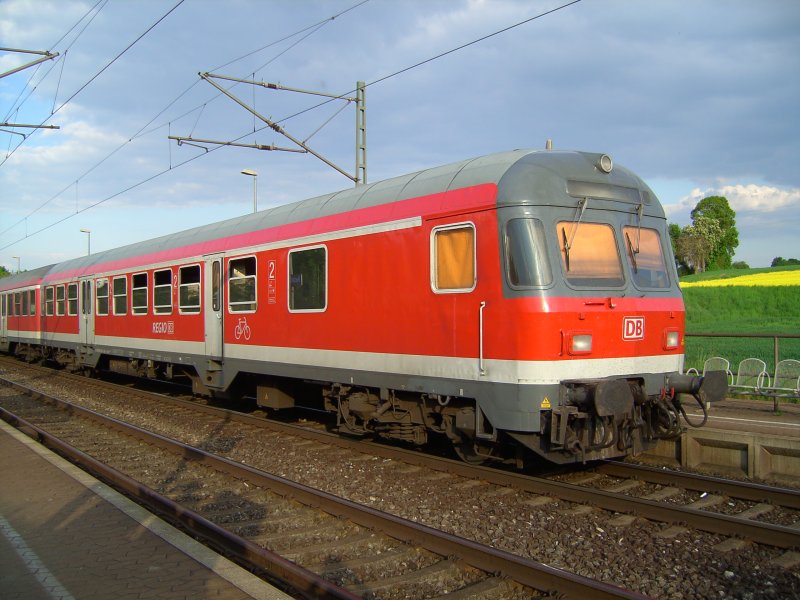 Eine RB am 12.05.2008 auf Gleis 2 in Redwitz (Rodach)
