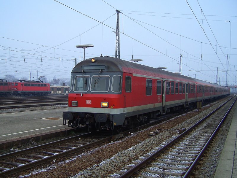 Eine RB am 21.12.2007 auf Gleis 6 in Landshut Hbf.