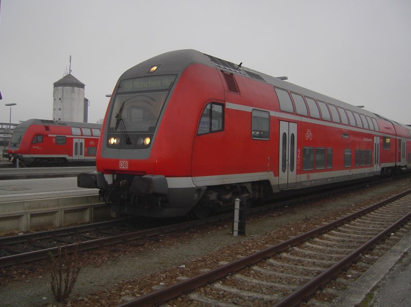 Eine RB nach Mnchen steht am 29.12.2007 Abfahrbereit in Mhldorf. 