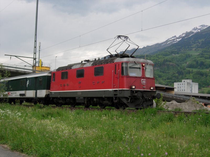 Eine RE 420 der SBB mit einem Rex ( Rheintaexpress ) von Chur nach St.Gallen fhrt in Buchs/SG ein. Am 10.05.07