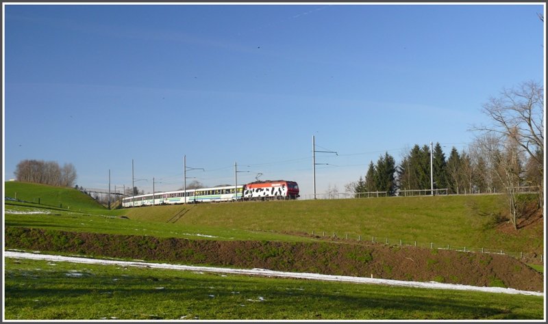 Eine Re 456 schiebt den Voralpenexpress Richtung Degersheim. (08.12.2008)