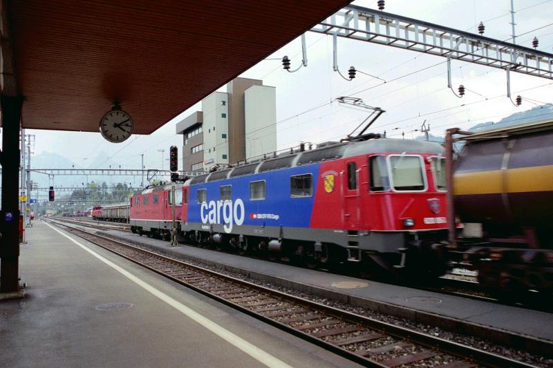 Eine Re 620 am 23.4.03 in Arth-Glodau