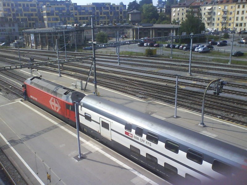 Eine Re460 steht mit einem IC nach Zrich-Genf Flughafen in St. Gallen bereit zur Abfahrt. Am 31.10.2008