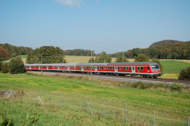 Eine Regional-Express-Garnitur am 06.10.07 auf dem Weg von Aalen nach Stuttgart HBF, angefhrt von einer 146er, aufgenommen in der Nhe von Aalen-Essingen.