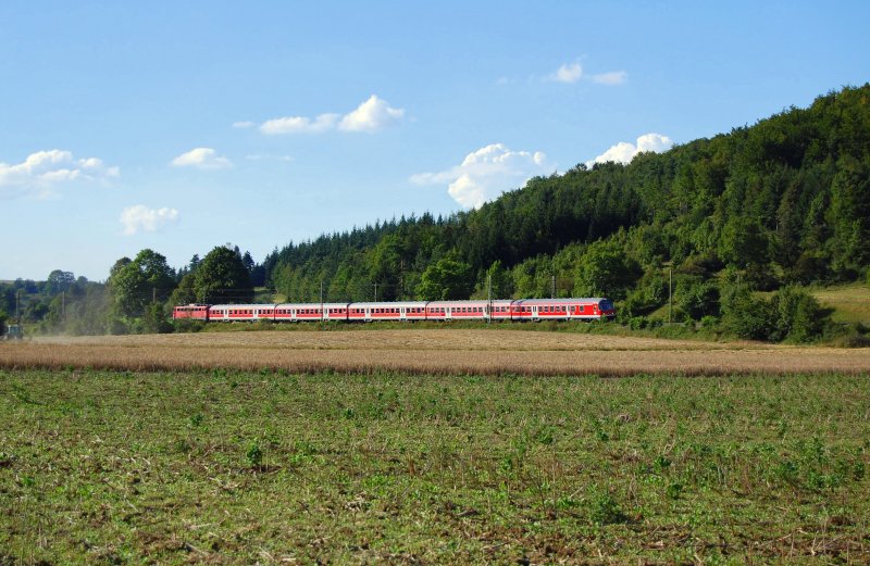 Eine RegionalBahn auf dem Weg von Geislingen (Steige) nach Ulm Hbf wurde hier am 24.08.07 Nahe Amstetten (W�rtt.) an der Filsbahn abgelichtet.