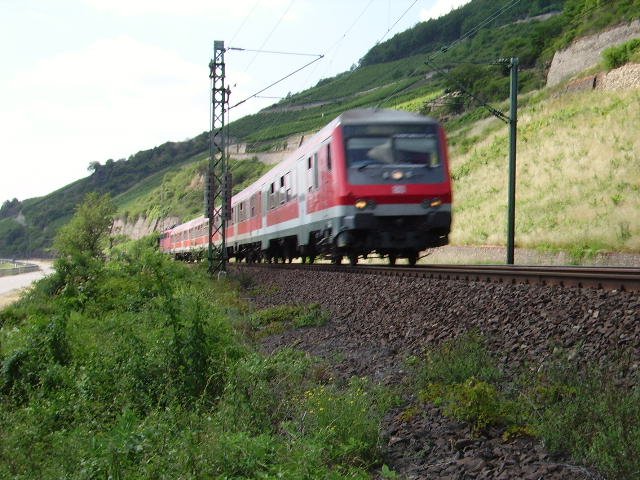 Eine Regionalbahn von koblenz nach Frankfurt am Main an der rechten Reheinstrecke. 