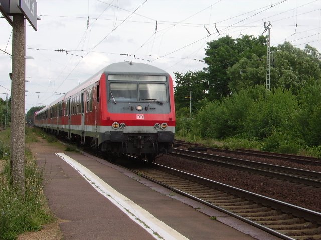 Eine Regionalbahn in Maintal Ost.
