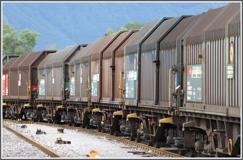 Eine Reihe Shimms zum Verlad von Coils/Blechrollen in Buchs SG. 10.07.2007