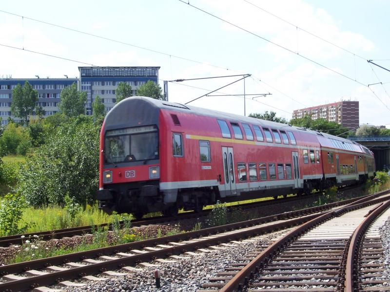 Eine S1 verl�sst Leipzig-Gr�nau und begibt sich auf den Weg zum Bahnhof Plagwitz. 