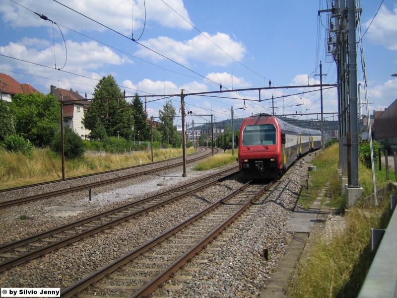 Eine S12 nach Brugg verliess am 13.7.05 den Bhf. W'thur Grze