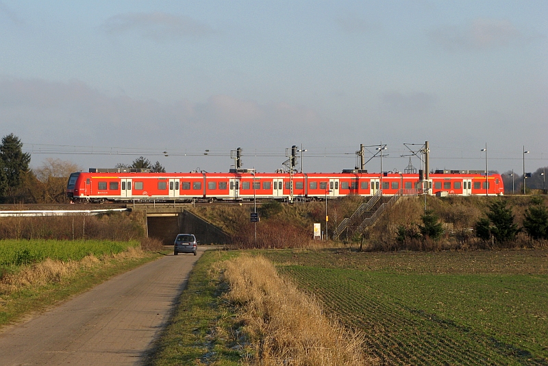 Eine S2 bei der Ausfahrt aus dem Hp Hagen(Han) Richtung Nienburg/Weser, 28. Dezember 2008.