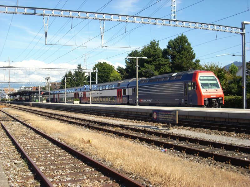 Eine S2 richtung Effretikon in Lachen am 8.9.08