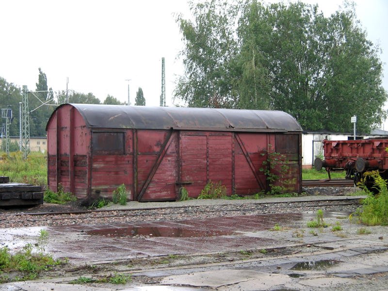 Eine sch�ne Idee f�r ein Modell, ein Wagenkasten von &acute;nem Oppeln als Lagerschuppen im BW Glauchau, 09.09.07