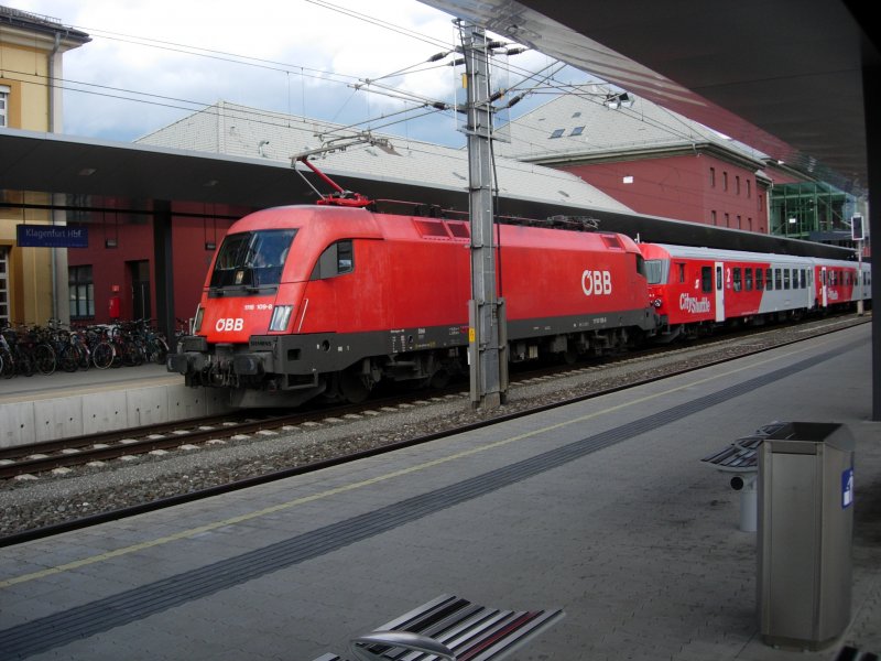 Eine schon etwas ausgewaschene 1116 mit einem City-Shuttle von Friesach nach Villach steht in Klagenfurt Hbf. Am 23.04.08