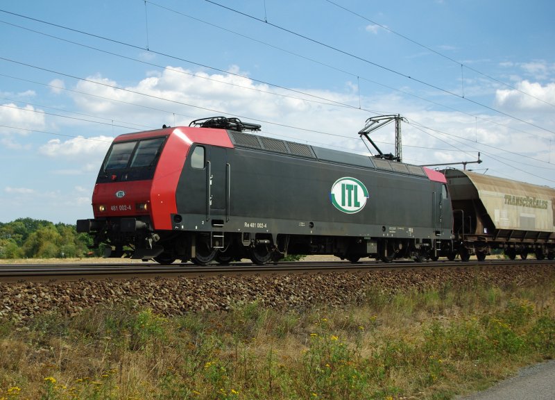 Eine Schweizerin fhrt fr die ITL: 481 002-4 in Fahrtrichtung Wunstorf. Aufgenommen am 27.08.2009 bei Dedensen/Gmmer.