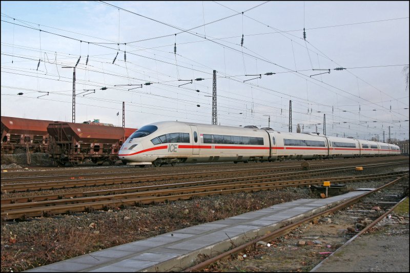Eine Seitenaufnahme des ICE519 von Dortmund Hbf ber Mannheim Hbf nach Mnchen Hauptbahnhof. (05.01.2008 bei Bochum-Ehrenfeld)