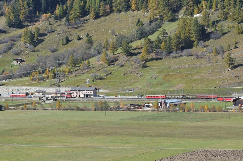 Eine seltene Konstellation, alle 3 Autozugsteuerwagen in Oberwald
20.10.08 12:45