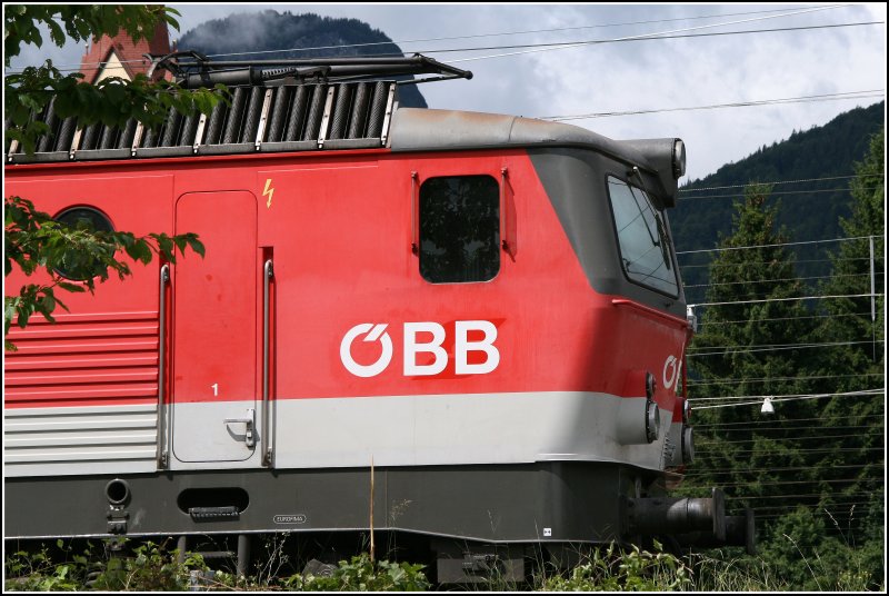 Eine soo schne Lok;-) Die Bludenzer 9181 1144 223-5 steht am 04.07.07 in Kufstein. Das alte Logo ist noch leicht zuerkennen.