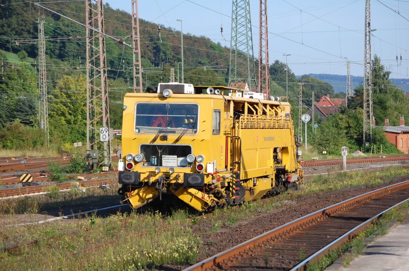 Eine Stopfmaschiene der DB Netzinstandhaltung, am 15.8.2009 in Kreiensen