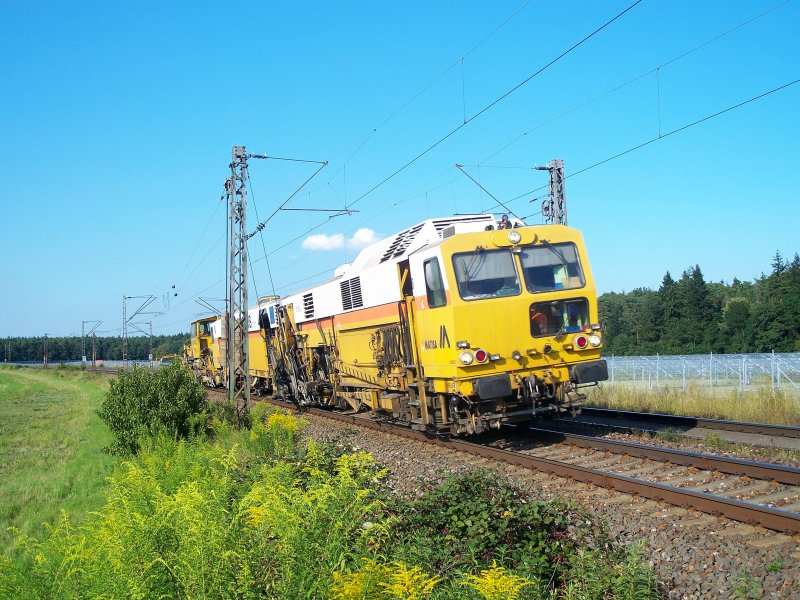 Eine Stopfmaschine am 06.08.07 auf der KBS 700 zwischen Neuluheim und Waghusel. Die Maschine fuhr Richtung Karlsruhe.