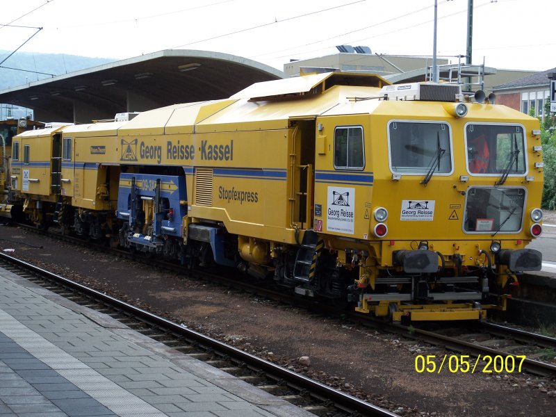 Eine Stopfmaschine in Heidelberg HBF. 