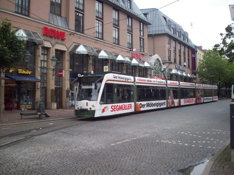 Eine Stra�enbahn der Linie 4 wartet auf den Einsatz am Hauptbahnhof. 16.05.09