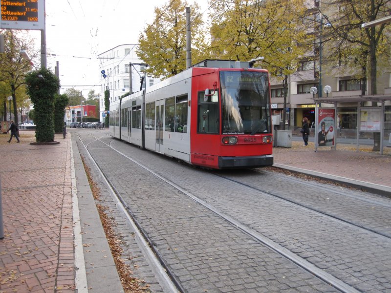 Eine Straenbahn der Linie 62 in Bonn am Bahnhof Bonn-Beuel.
