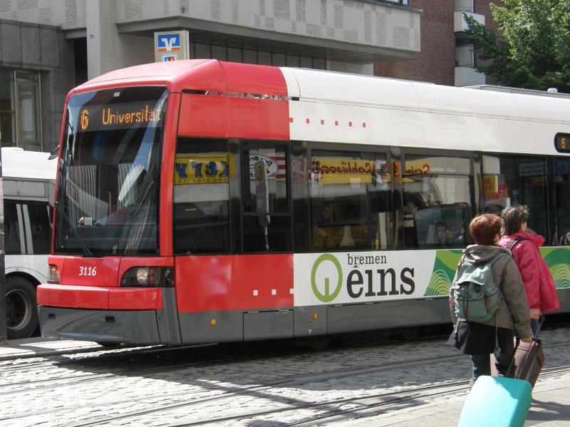 Eine Straenbahn steht in Bremen an der Balgebrckstrasse. (04.08.2008)