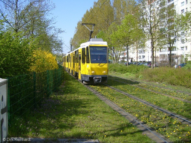 Eine Tatra auf der M4 in Richtung Hackescher Markt. An der Spitze der Wagen 6001.
