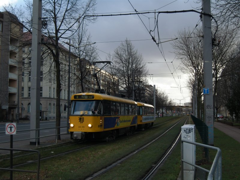 Eine Tatra-Einheit in der Albertstrae, kurz vor dem Albertplatz